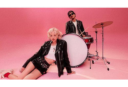 ◀ 걸그룹 블랙핑크 로제가 18일 세계적인 팝스타 브루노 마스와 협업으로 싱글 '아파트'(APT.)를 발매했다고 소속사 더블랙레이블이 밝혔다. 사진은 로제와 브루노 마스. [더블랙레이블 제공. 재판매 및 DB 금지] 