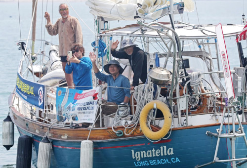 손 흔드는 원정대원들[촬영 송승윤]