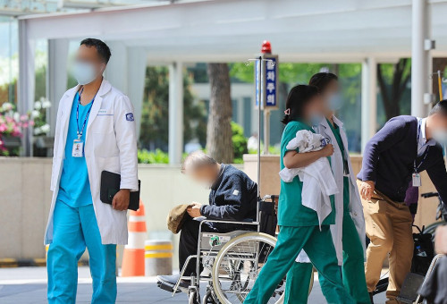 끝 보이지 않는 의정갈등