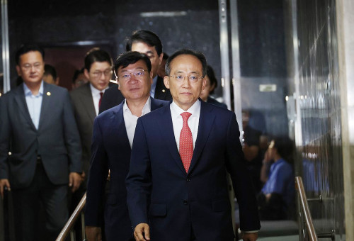 의원총회 입장하는 추경호 원내대표