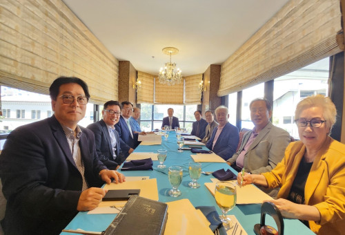 제54차 남교협 공천위원회가 한인타운내에서 모임을 갖고 내년도 회장단 모집공고를 위해 논의중이다. 