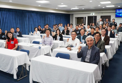 오른쪽 맨 앞이 강사 박신일 목사.           제공 미주복음방송