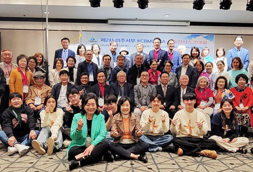 지난 4월25일에 시작되어 3일간에 걸쳐 진행된 제2차 미주기독실업인협회 샌프란시스코대회를 마친 후 관계자들이 기념 촬영을 하고 있다. 이번 대회는 한국기독실업인협회 제20대중앙회 최범철회장 등 다수 한국회원들을 포함, 미주전역의 CBMC회원 약 150여명이 참석한 가운데 ‘믿음으로 하나되자’라는 주제로 성대하게 열렸다. 