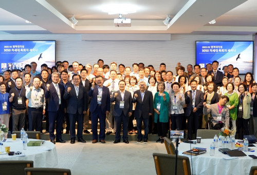 OC교계기관들 연합한 제2차3050차세대목회자세미나가 지난 8월24일 목요일 오전9시부터 약 1백여명의 목회자들이 참석한 가운데 성황리에 개최됐다. 주강사로는 대회장 한기홍목사, 노창수목사, 이종용목사, 민종기목사등이었으며 참석자들은 지난 7월31일부터 8월23일까지 열린 제2차차세대목회자21일초청OC영적대각성새벽기도회의 강사21인과 작년 제1차강사진을 포함한 차세대 교역자들의 축제의 장이었다. 