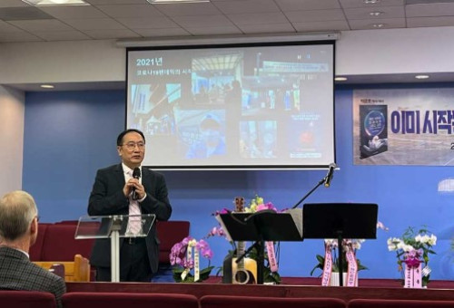 저자 박준호 박사가 자신의 저서에 대해 이야기하고 있다 