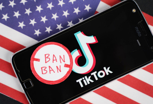 틱톡 로고와 미국 국기