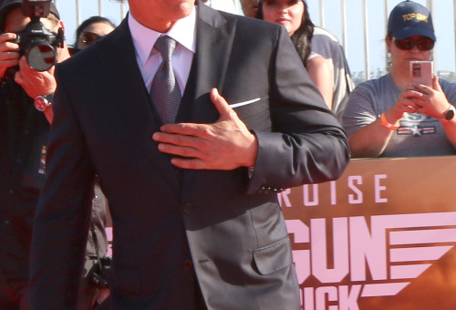 영화 '탑건'으로 유명한 할리우드 스타 톰 크루즈(62)가 미 해군이 주는 공로상을 받았다.