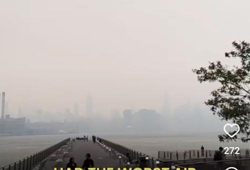지속되는 캐나다 지역 산불이 진정의 기미가 보이지 않는 가운데 평소 대기오염 문제가 거의 없는 뉴욕에서 신종 코로나바이러스 감염증(코로나19) 대유행이 사그라든 이후 마스크 착용자가 증가할 만큼 대기 오염도가 나빠지고 있다. (뉴욕 인스타 그램 캡쳐)