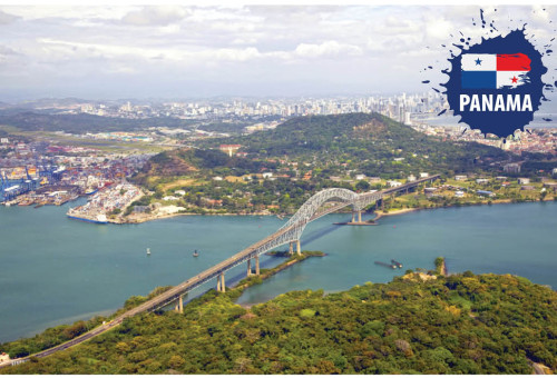 파나마 운하와 국기 