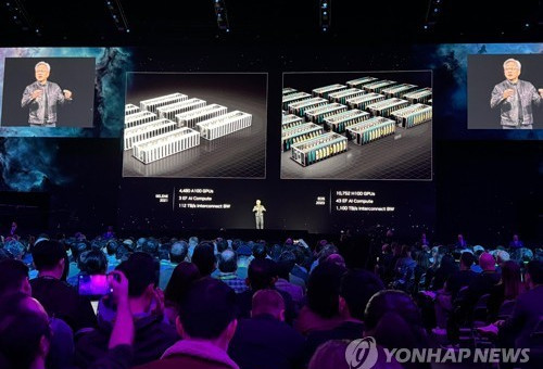 젠슨 황 엔비디아 최고경영자(CEO)가 18일(현지시간) 미국 캘리포니아주 새너제이 SAP 센터에서 열린 개발자 콘퍼런스 'GTC(GPU Technology Conference) 2024'에서 기조연설을 하고 있다.                        [촬영 김태종] 연합뉴스